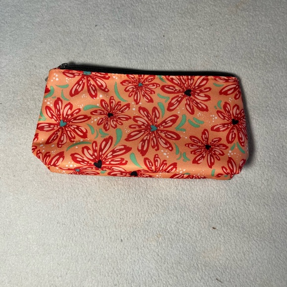 Clinique Colorful Floral and Abstract Pouch Set - Picture 6 of 9
